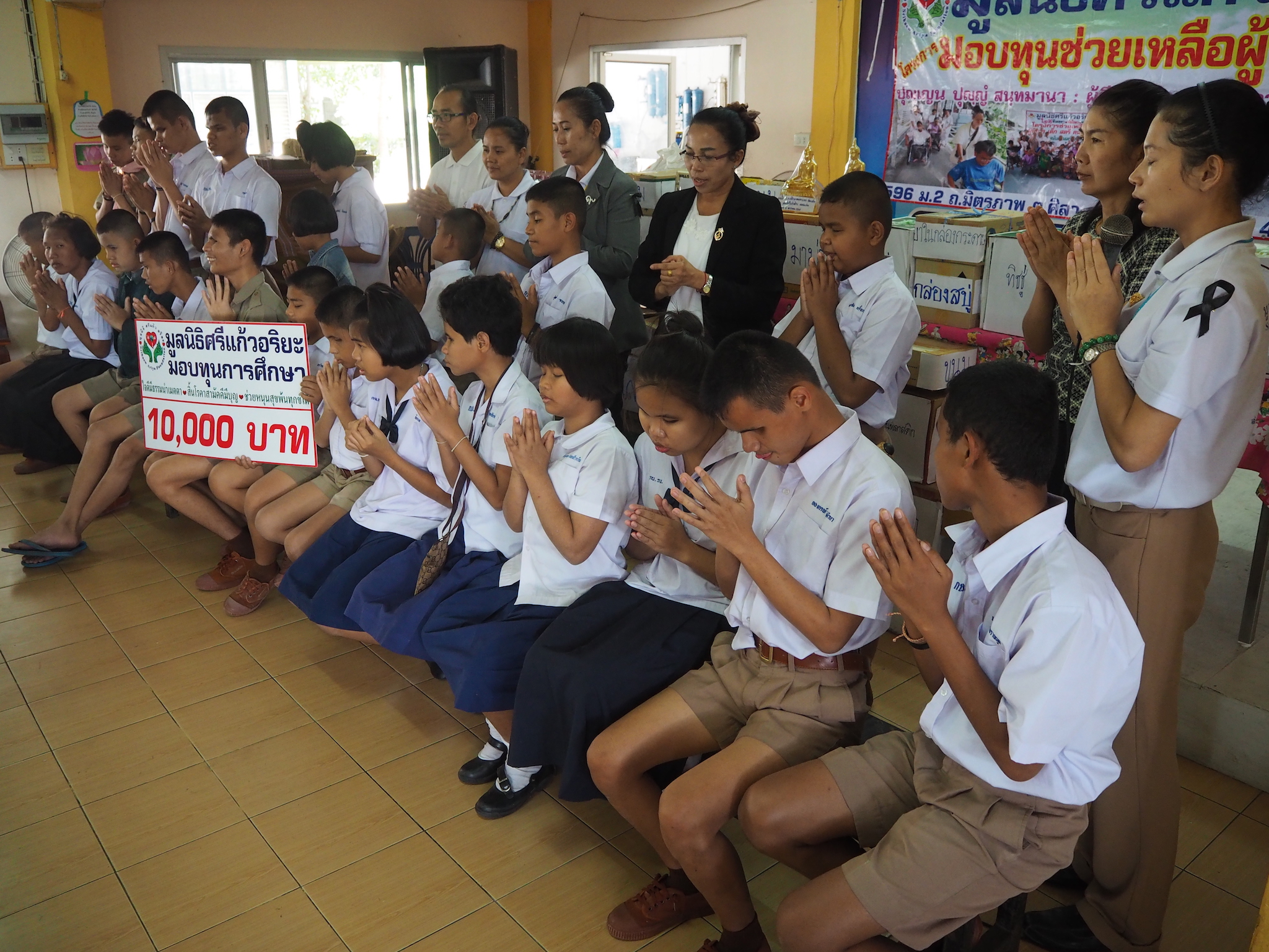 โครงการมอบทุนช่วยเหลือผู้พิการ วันที่  5 มกราคม 2560 ณ โรงเรียนการศึกษาคนตาบอดร้อยเอ็ด ต.ดงลาน อ.เมือง จ.ร้อยเอ็ด